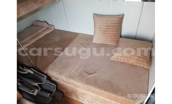 Acheter Import Voiture Kia Carens Blanc à Import - Dubai, Burkina-Faso Acheter Import Voiture Kia Carens Blanc à Import - Dubai, Burkina-Faso