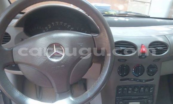 Acheter Neuf Voiture Mercedes-Benz 190 Gris à Ouagadougou, Burkina-Faso Acheter Neuf Voiture Mercedes-Benz 190 Gris à Ouagadougou, Burkina-Faso