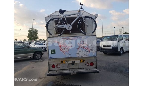 Acheter Import Voiture Kia Carens Blanc à Import - Dubai, Burkina-Faso Acheter Import Voiture Kia Carens Blanc à Import - Dubai, Burkina-Faso