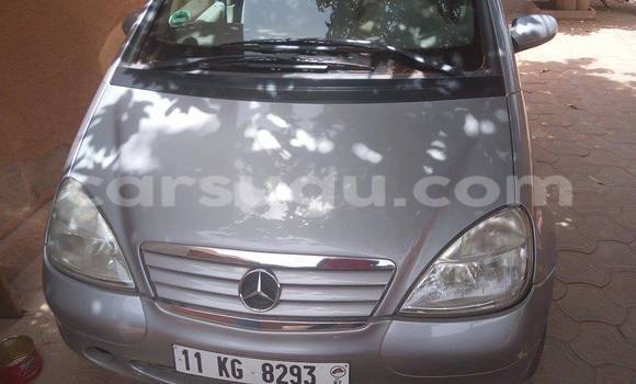 Acheter Neuf Voiture Mercedes-Benz 190 Gris à Ouagadougou, Burkina-Faso Acheter Neuf Voiture Mercedes-Benz 190 Gris à Ouagadougou, Burkina-Faso