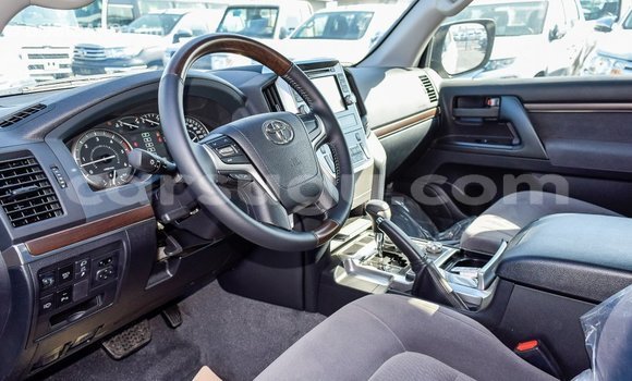 Buy Import Toyota Land Cruiser White Car in Import - Dubai in Burkina Faso Buy Import Toyota Land Cruiser White Car in Import - Dubai in Burkina Faso