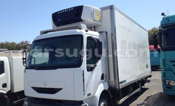 Sayi Sabo Renault 19 White Mota in Ouagadougou a Burkina Faso