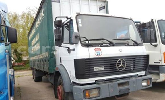 Acheter Neuf Voiture Mercedes-Benz 4Matic Blanc à Ouagadougou, Burkina-Faso Acheter Neuf Voiture Mercedes-Benz 4Matic Blanc à Ouagadougou, Burkina-Faso