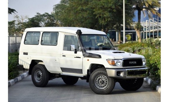 Buy Import Toyota Land Cruiser White Car in Import - Dubai in Burkina Faso Buy Import Toyota Land Cruiser White Car in Import - Dubai in Burkina Faso