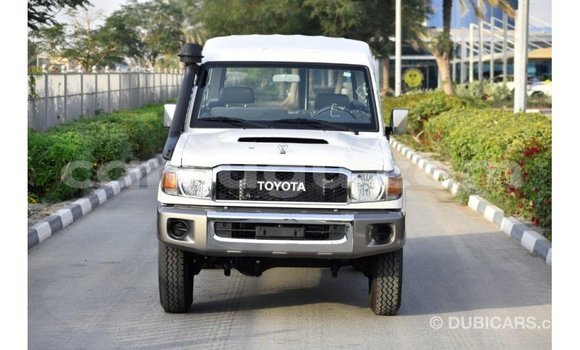 Buy Import Toyota Land Cruiser White Car in Import - Dubai in Burkina Faso Buy Import Toyota Land Cruiser White Car in Import - Dubai in Burkina Faso