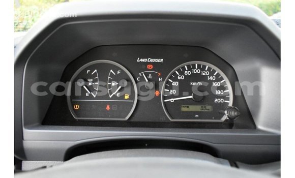 Buy Import Toyota Land Cruiser White Car in Import - Dubai in Burkina Faso Buy Import Toyota Land Cruiser White Car in Import - Dubai in Burkina Faso