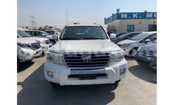 Sayi Imported Toyota Land Cruiser White Mota in Import - Dubai a Burkina Faso Sayi Imported Toyota Land Cruiser White Mota in Import - Dubai a Burkina Faso