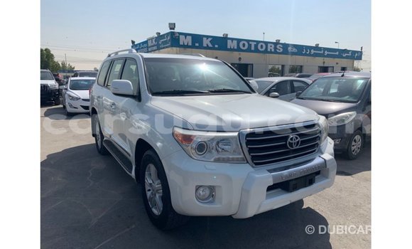 Sayi Imported Toyota Land Cruiser White Mota in Import - Dubai a Burkina Faso Sayi Imported Toyota Land Cruiser White Mota in Import - Dubai a Burkina Faso