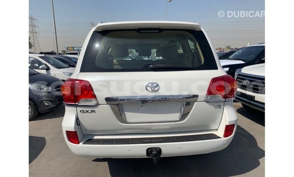 Sayi Imported Toyota Land Cruiser White Mota in Import - Dubai a Burkina Faso Sayi Imported Toyota Land Cruiser White Mota in Import - Dubai a Burkina Faso