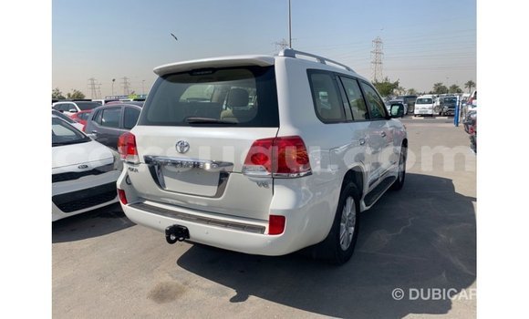 Sayi Imported Toyota Land Cruiser White Mota in Import - Dubai a Burkina Faso Sayi Imported Toyota Land Cruiser White Mota in Import - Dubai a Burkina Faso