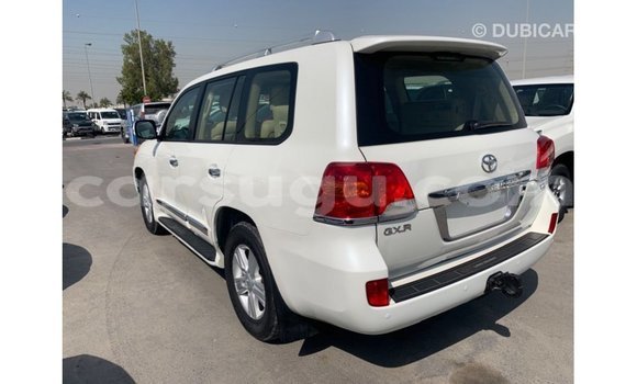 Sayi Imported Toyota Land Cruiser White Mota in Import - Dubai a Burkina Faso Sayi Imported Toyota Land Cruiser White Mota in Import - Dubai a Burkina Faso