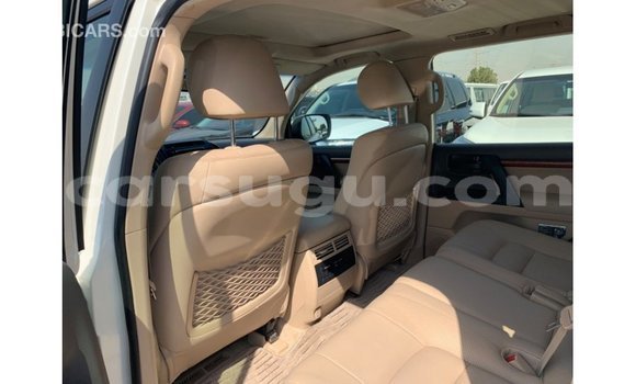 Sayi Imported Toyota Land Cruiser White Mota in Import - Dubai a Burkina Faso Sayi Imported Toyota Land Cruiser White Mota in Import - Dubai a Burkina Faso