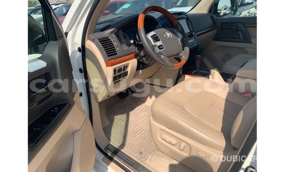 Sayi Imported Toyota Land Cruiser White Mota in Import - Dubai a Burkina Faso Sayi Imported Toyota Land Cruiser White Mota in Import - Dubai a Burkina Faso