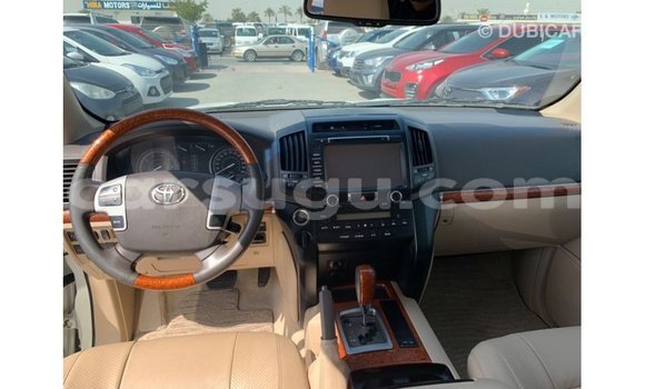 Sayi Imported Toyota Land Cruiser White Mota in Import - Dubai a Burkina Faso Sayi Imported Toyota Land Cruiser White Mota in Import - Dubai a Burkina Faso