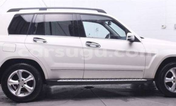 Acheter Neuf Voiture Mercedes-Benz 190 Blanc à Ouagadougou, Burkina-Faso Acheter Neuf Voiture Mercedes-Benz 190 Blanc à Ouagadougou, Burkina-Faso