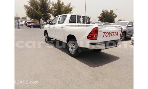 Acheter Import Voiture Toyota Hilux Blanc à Import - Dubai, Burkina-Faso Acheter Import Voiture Toyota Hilux Blanc à Import - Dubai, Burkina-Faso