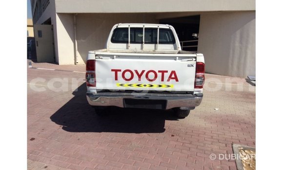 Acheter Import Voiture Toyota Hilux Blanc à Import - Dubai, Burkina-Faso Acheter Import Voiture Toyota Hilux Blanc à Import - Dubai, Burkina-Faso