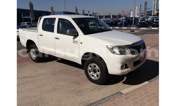 Acheter Import Voiture Toyota Hilux Blanc à Import - Dubai, Burkina-Faso Acheter Import Voiture Toyota Hilux Blanc à Import - Dubai, Burkina-Faso