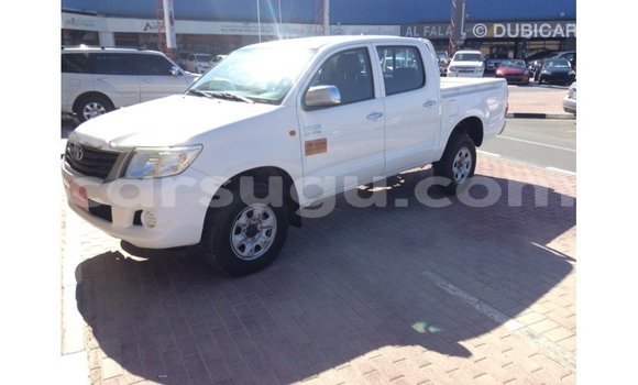 Acheter Import Voiture Toyota Hilux Blanc à Import - Dubai, Burkina-Faso Acheter Import Voiture Toyota Hilux Blanc à Import - Dubai, Burkina-Faso