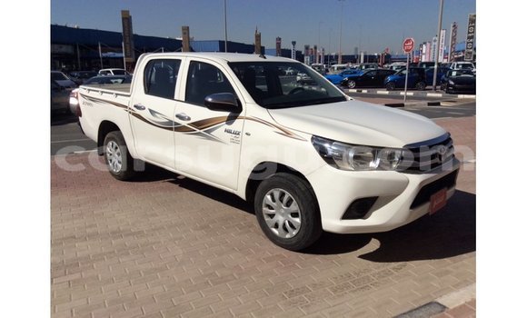 Acheter Import Voiture Toyota Hilux Blanc à Import - Dubai, Burkina-Faso Acheter Import Voiture Toyota Hilux Blanc à Import - Dubai, Burkina-Faso