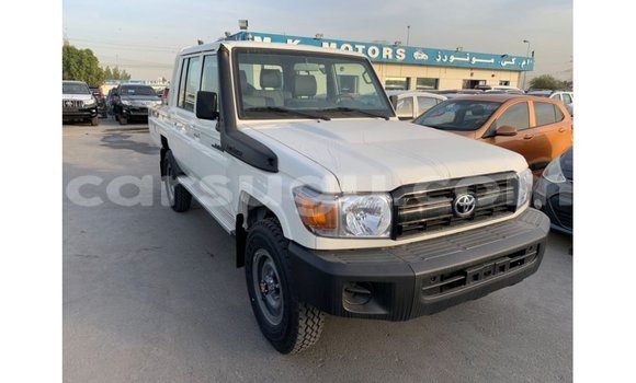 Sayi Imported Toyota Land Cruiser White Mota in Import - Dubai a Burkina Faso Sayi Imported Toyota Land Cruiser White Mota in Import - Dubai a Burkina Faso
