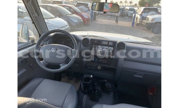 Sayi Imported Toyota Land Cruiser White Mota in Import - Dubai a Burkina Faso Sayi Imported Toyota Land Cruiser White Mota in Import - Dubai a Burkina Faso