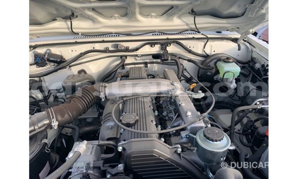 Sayi Imported Toyota Land Cruiser White Mota in Import - Dubai a Burkina Faso Sayi Imported Toyota Land Cruiser White Mota in Import - Dubai a Burkina Faso