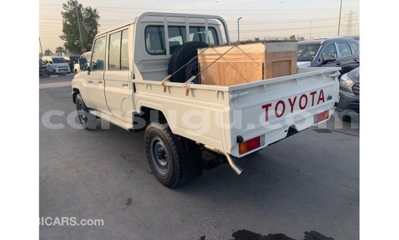 Sayi Imported Toyota Land Cruiser White Mota in Import - Dubai a Burkina Faso Sayi Imported Toyota Land Cruiser White Mota in Import - Dubai a Burkina Faso