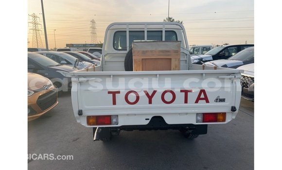 Sayi Imported Toyota Land Cruiser White Mota in Import - Dubai a Burkina Faso Sayi Imported Toyota Land Cruiser White Mota in Import - Dubai a Burkina Faso
