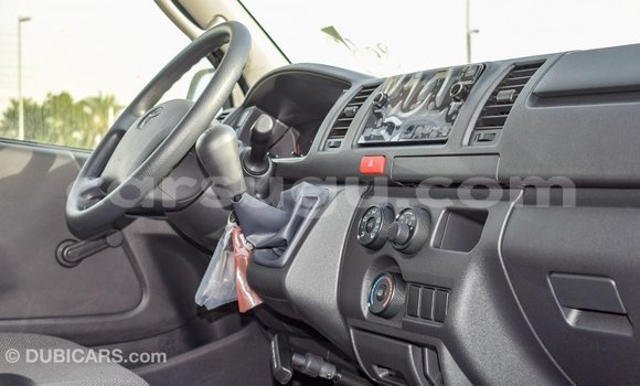 Sayi Imported Toyota Hiace White Mota in Import - Dubai a Burkina Faso Sayi Imported Toyota Hiace White Mota in Import - Dubai a Burkina Faso