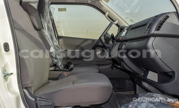 Sayi Imported Toyota Hiace White Mota in Import - Dubai a Burkina Faso Sayi Imported Toyota Hiace White Mota in Import - Dubai a Burkina Faso