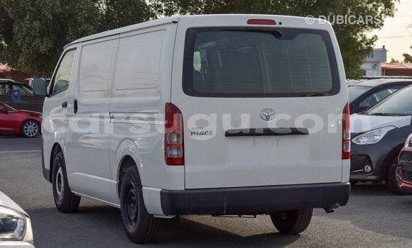 Sayi Imported Toyota Hiace White Mota in Import - Dubai a Burkina Faso Sayi Imported Toyota Hiace White Mota in Import - Dubai a Burkina Faso