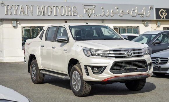 Sayi Imported Toyota Hilux White Mota in Import - Dubai a Burkina Faso Sayi Imported Toyota Hilux White Mota in Import - Dubai a Burkina Faso