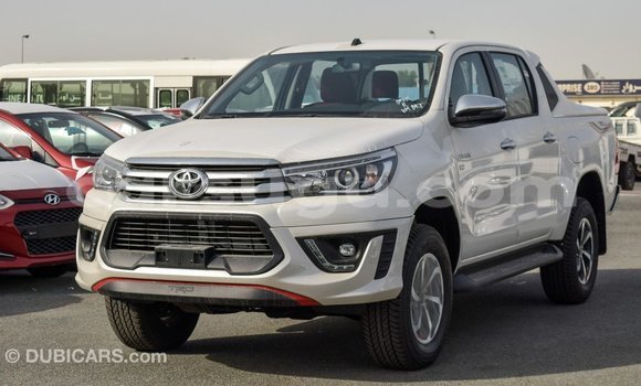 Sayi Imported Toyota Hilux White Mota in Import - Dubai a Burkina Faso Sayi Imported Toyota Hilux White Mota in Import - Dubai a Burkina Faso