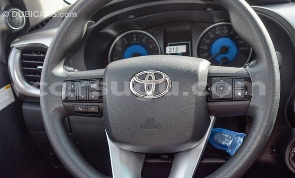 Sayi Imported Toyota Hilux White Mota in Import - Dubai a Burkina Faso Sayi Imported Toyota Hilux White Mota in Import - Dubai a Burkina Faso
