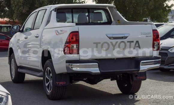 Sayi Imported Toyota Hilux White Mota in Import - Dubai a Burkina Faso Sayi Imported Toyota Hilux White Mota in Import - Dubai a Burkina Faso