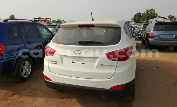 Acheter Occasion Voiture Hyundai Tucson Blanc à Ouagadougou, Burkina-Faso Acheter Occasion Voiture Hyundai Tucson Blanc à Ouagadougou, Burkina-Faso
