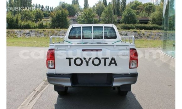 Sayi Imported Toyota Hilux White Mota in Import - Dubai a Burkina Faso Sayi Imported Toyota Hilux White Mota in Import - Dubai a Burkina Faso