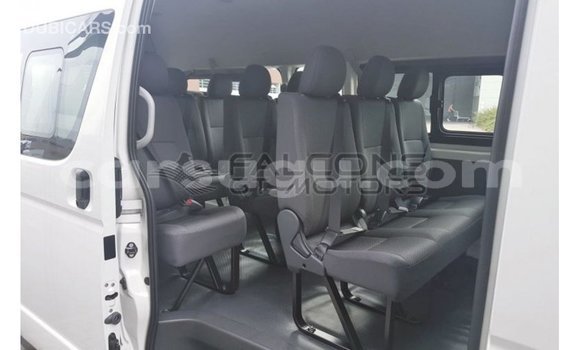 Acheter Import Voiture Toyota Hiace Blanc à Import - Dubai, Burkina-Faso Acheter Import Voiture Toyota Hiace Blanc à Import - Dubai, Burkina-Faso