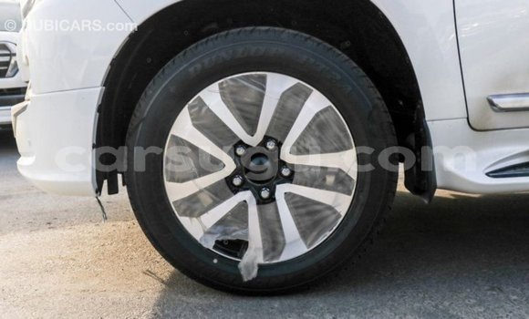 Acheter Import Voiture Toyota Land Cruiser Blanc à Import - Dubai, Burkina-Faso Acheter Import Voiture Toyota Land Cruiser Blanc à Import - Dubai, Burkina-Faso