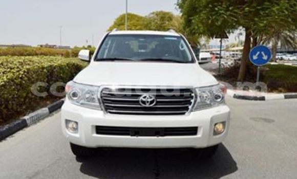 Acheter Neuf Voiture Toyota Land Cruiser Blanc à Bobo Dioulasso, Burkina-Faso Acheter Neuf Voiture Toyota Land Cruiser Blanc à Bobo Dioulasso, Burkina-Faso