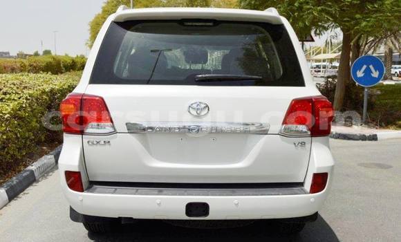 Acheter Neuf Voiture Toyota Land Cruiser Blanc à Bobo Dioulasso, Burkina-Faso Acheter Neuf Voiture Toyota Land Cruiser Blanc à Bobo Dioulasso, Burkina-Faso