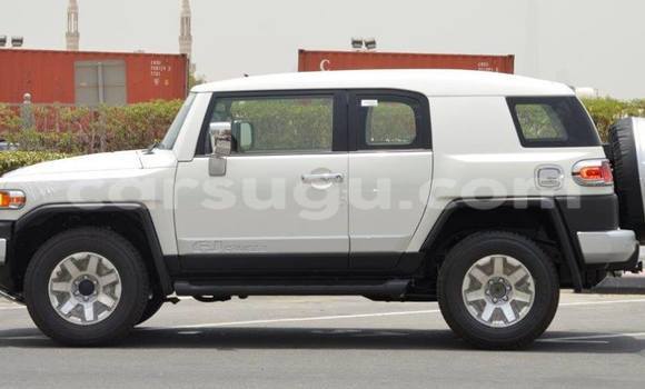 Acheter Neuf Voiture Toyota FJ Cruiser Blanc à Ouagadougou, Burkina-Faso Acheter Neuf Voiture Toyota FJ Cruiser Blanc à Ouagadougou, Burkina-Faso