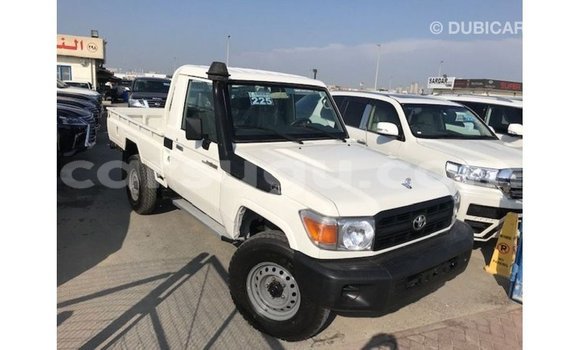 Acheter Import Voiture Toyota Land Cruiser Blanc à Import - Dubai, Burkina-Faso Acheter Import Voiture Toyota Land Cruiser Blanc à Import - Dubai, Burkina-Faso