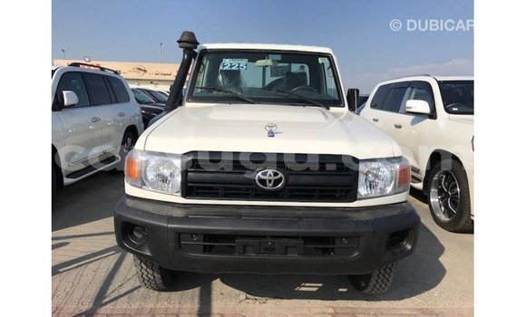 Acheter Import Voiture Toyota Land Cruiser Blanc à Import - Dubai, Burkina-Faso Acheter Import Voiture Toyota Land Cruiser Blanc à Import - Dubai, Burkina-Faso