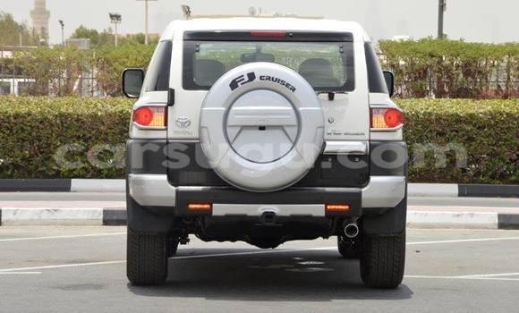 Acheter Neuf Voiture Toyota FJ Cruiser Blanc à Ouagadougou, Burkina-Faso Acheter Neuf Voiture Toyota FJ Cruiser Blanc à Ouagadougou, Burkina-Faso