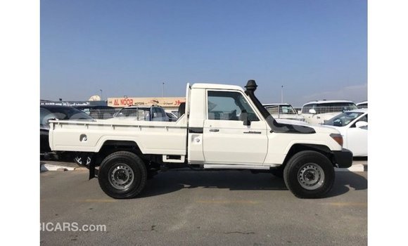 Acheter Import Voiture Toyota Land Cruiser Blanc à Import - Dubai, Burkina-Faso Acheter Import Voiture Toyota Land Cruiser Blanc à Import - Dubai, Burkina-Faso