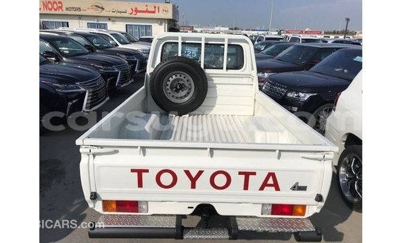 Acheter Import Voiture Toyota Land Cruiser Blanc à Import - Dubai, Burkina-Faso Acheter Import Voiture Toyota Land Cruiser Blanc à Import - Dubai, Burkina-Faso