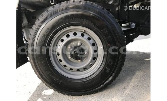 Acheter Import Voiture Toyota Land Cruiser Blanc à Import - Dubai, Burkina-Faso Acheter Import Voiture Toyota Land Cruiser Blanc à Import - Dubai, Burkina-Faso