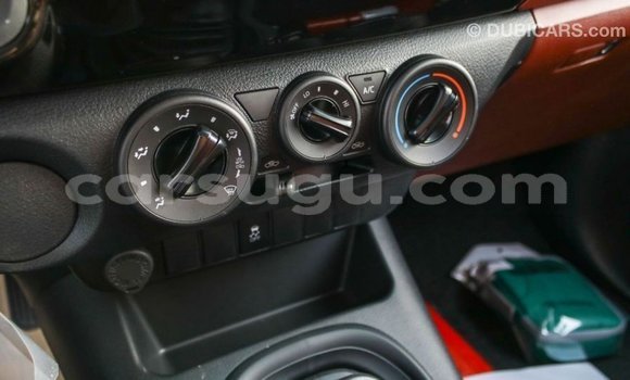 Acheter Import Voiture Toyota Hilux Blanc à Import - Dubai, Burkina-Faso Acheter Import Voiture Toyota Hilux Blanc à Import - Dubai, Burkina-Faso